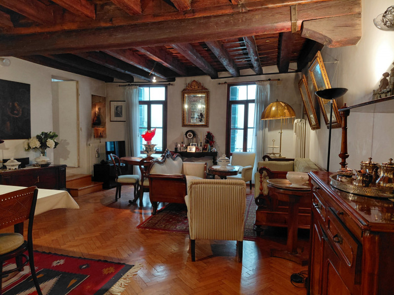 In posizione centralissima, Stefania Pilotto Immobiliare propone in vendita NUDA PROPRIETA' di ap...