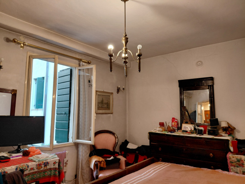 In posizione centralissima, Stefania Pilotto Immobiliare propone in vendita NUDA PROPRIETA' di ap...