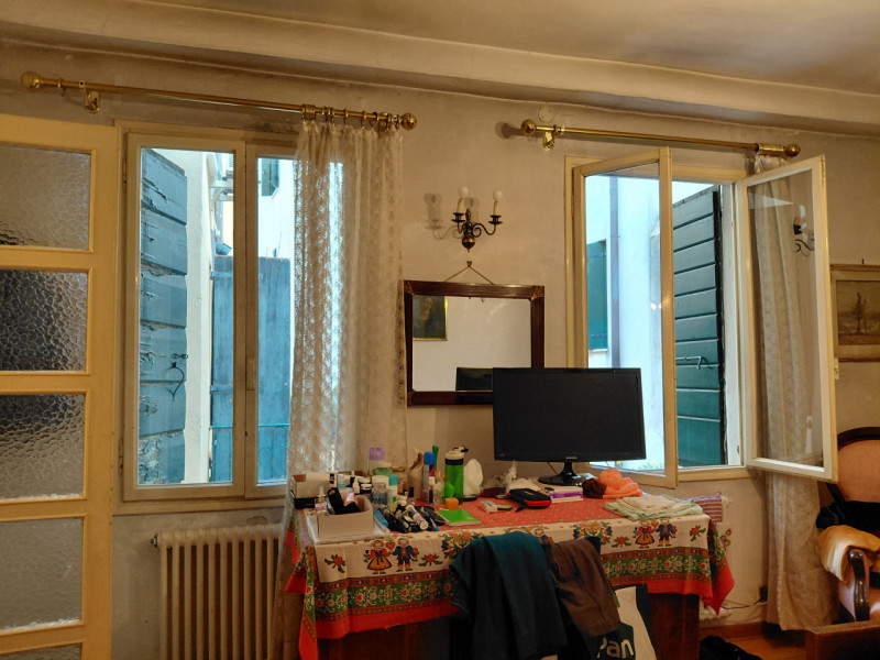 In posizione centralissima, Stefania Pilotto Immobiliare propone in vendita NUDA PROPRIETA' di ap...