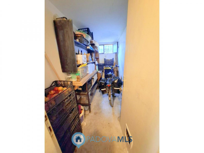 Immobile in esclusiva al Gruppo Padova MLS 

LUMINOSO 3 CAMERE ULTIMO PIANO A PONTE 4 MARTIRI €.1...