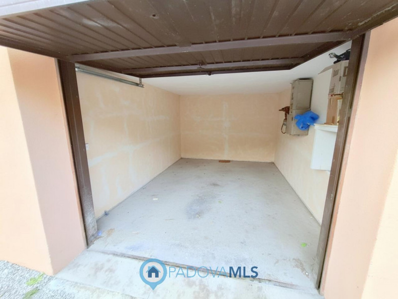 Immobile in esclusiva al Gruppo Padova MLS 

LUMINOSO 3 CAMERE ULTIMO PIANO A PONTE 4 MARTIRI €.1...