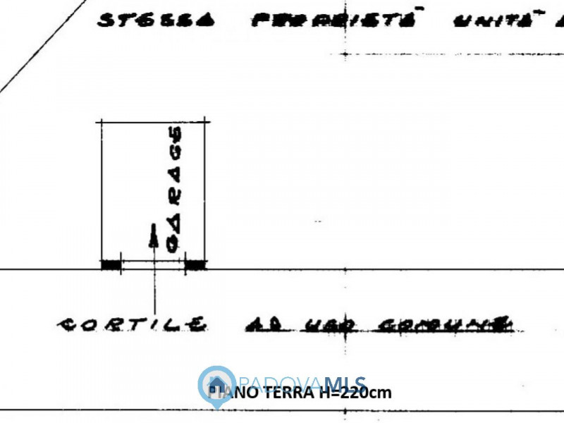 Immobile in esclusiva al Gruppo Padova MLS 

LUMINOSO 3 CAMERE ULTIMO PIANO A PONTE 4 MARTIRI €.1...