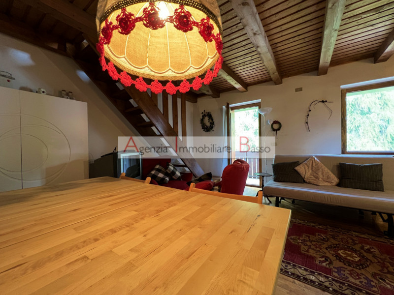 VIVERE LA MONTAGNA – PÈCOL, AI PIEDI DEL CIVETTA

Nel cuore di Pecol, rinomata località turistic...