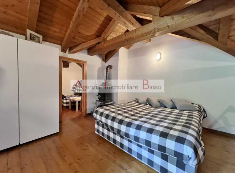 VIVERE LA MONTAGNA – PÈCOL, AI PIEDI DEL CIVETTA

Nel cuore di Pecol, rinomata località turistic...