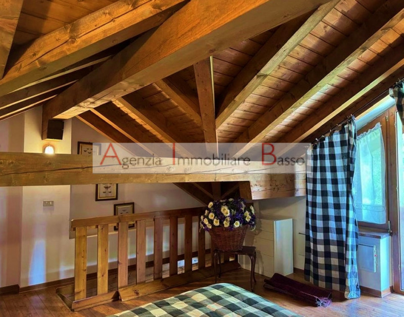 VIVERE LA MONTAGNA – PÈCOL, AI PIEDI DEL CIVETTA

Nel cuore di Pecol, rinomata località turistic...