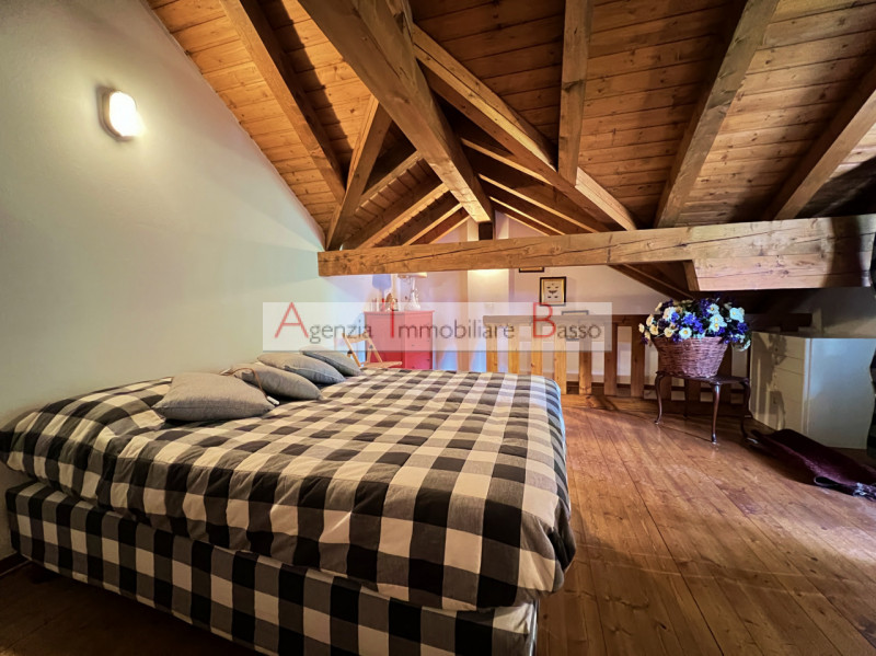 VIVERE LA MONTAGNA – PÈCOL, AI PIEDI DEL CIVETTA

Nel cuore di Pecol, rinomata località turistic...