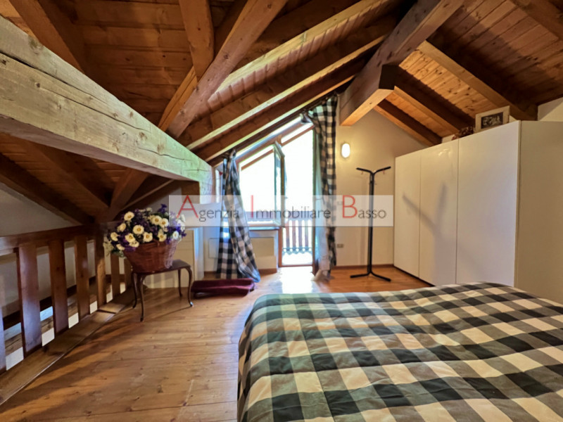 VIVERE LA MONTAGNA – PÈCOL, AI PIEDI DEL CIVETTA

Nel cuore di Pecol, rinomata località turistic...