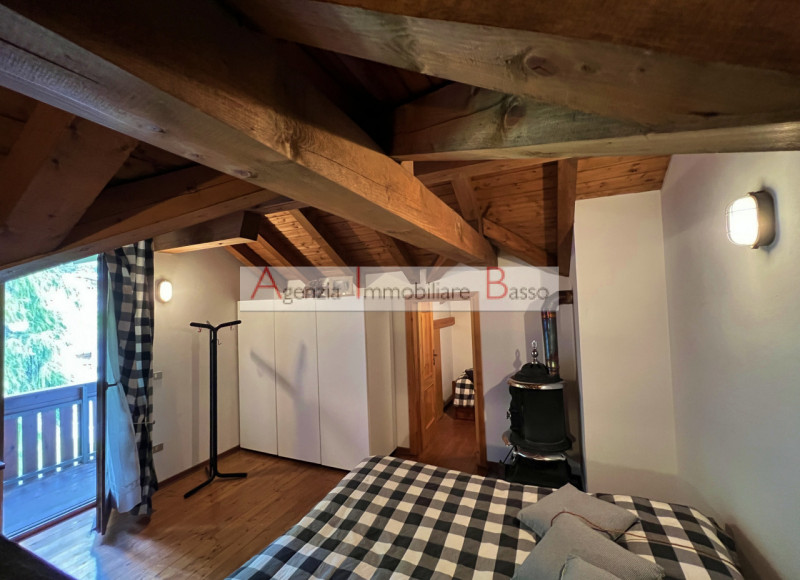 VIVERE LA MONTAGNA – PÈCOL, AI PIEDI DEL CIVETTA

Nel cuore di Pecol, rinomata località turistic...