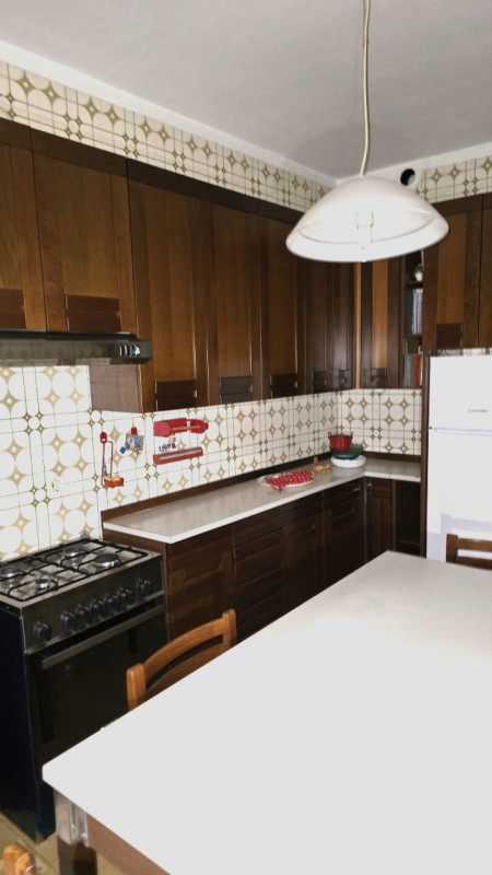 PROPONIAMO IN CENTRO A SAN BIAGIO DI CALLALTA APPARTAMENTO AL PRIMO PIANO CON 2 CAMERE E CUCINA S...