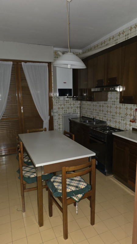 PROPONIAMO IN CENTRO A SAN BIAGIO DI CALLALTA APPARTAMENTO AL PRIMO PIANO CON 2 CAMERE E CUCINA S...