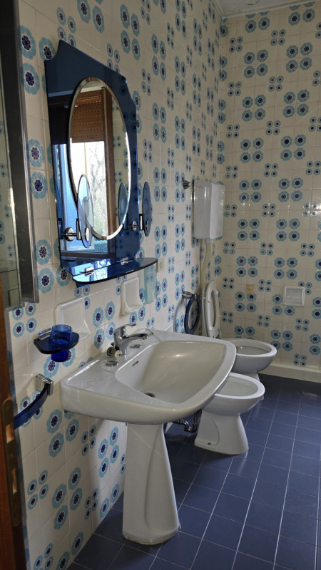 PROPONIAMO IN CENTRO A SAN BIAGIO DI CALLALTA APPARTAMENTO AL PRIMO PIANO CON 2 CAMERE E CUCINA S...