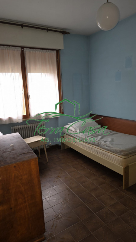 PROPONIAMO IN CENTRO A SAN BIAGIO DI CALLALTA APPARTAMENTO AL PRIMO PIANO CON 2 CAMERE E CUCINA S...