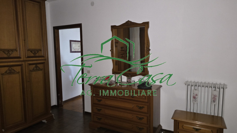 PROPONIAMO IN CENTRO A SAN BIAGIO DI CALLALTA APPARTAMENTO AL PRIMO PIANO CON 2 CAMERE E CUCINA S...