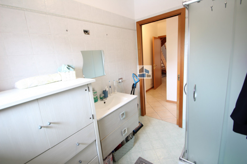 SAN MICHELE DELLE BADESSE - In tranquillo quartiere residenziale e su piccolo contesto, proponiam...