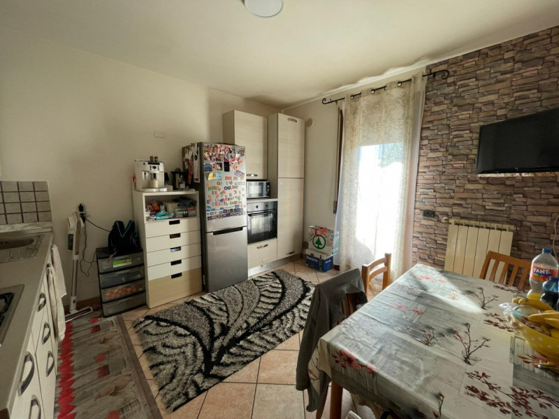 SARMEOLA - In centro al paese comodo a tutti i servizi di prima necessità e alla futura linea del...