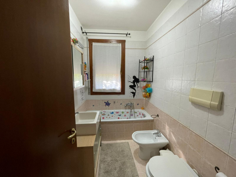 SARMEOLA - In centro al paese comodo a tutti i servizi di prima necessità e alla futura linea del...