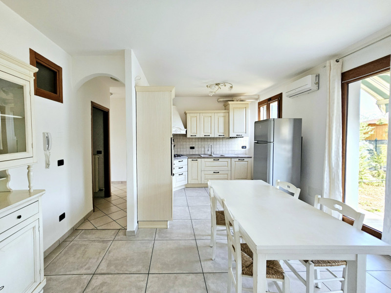 A Borgo Veneto, località Saletto, proponiamo in vendita splendida casa a schiera, comoda al centr...