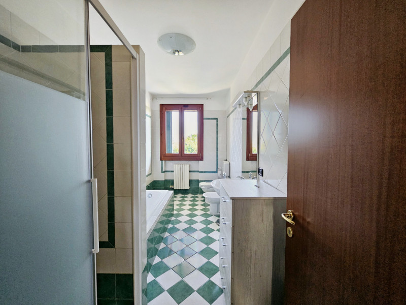 A Borgo Veneto, località Saletto, proponiamo in vendita splendida casa a schiera, comoda al centr...