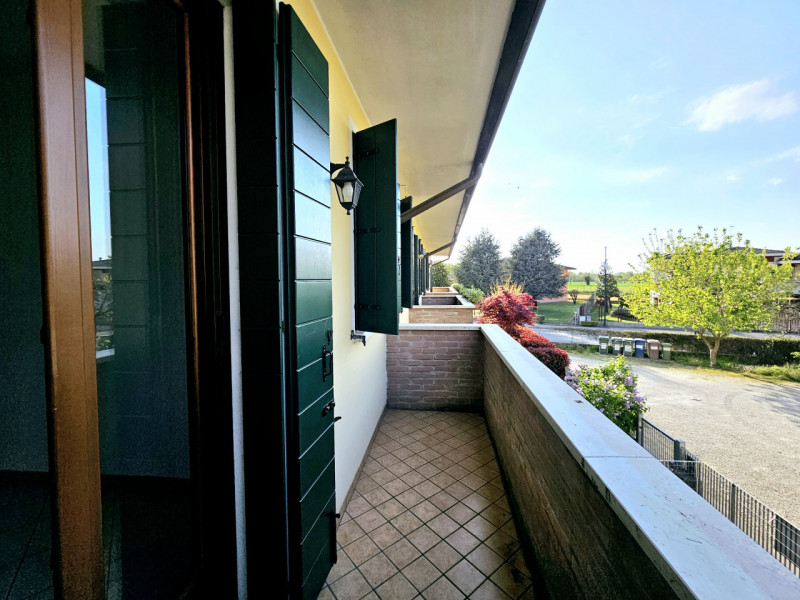 A Borgo Veneto, località Saletto, proponiamo in vendita splendida casa a schiera, comoda al centr...