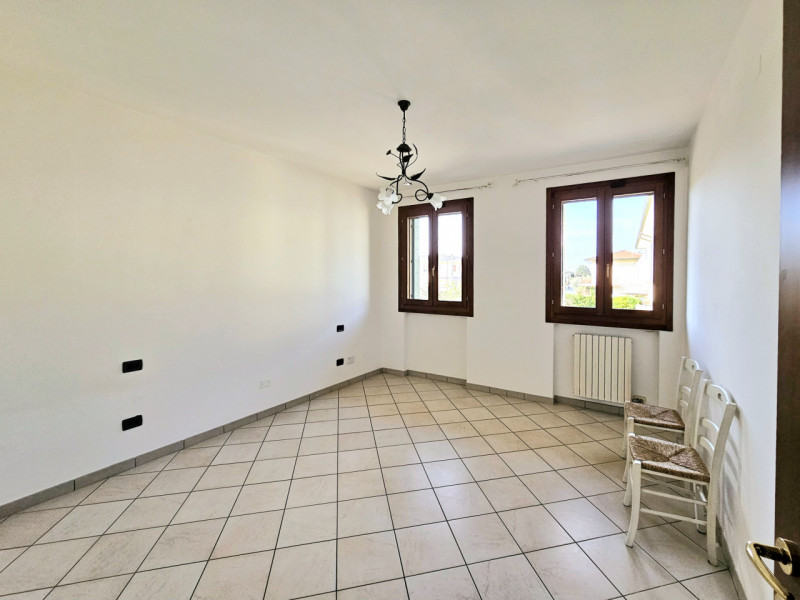 A Borgo Veneto, località Saletto, proponiamo in vendita splendida casa a schiera, comoda al centr...