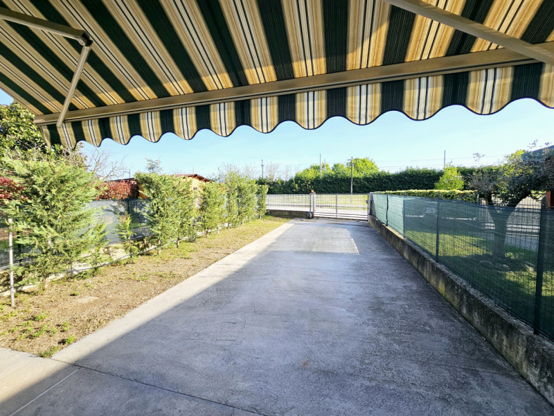 A Borgo Veneto, località Saletto, proponiamo in vendita splendida casa a schiera, comoda al centr...