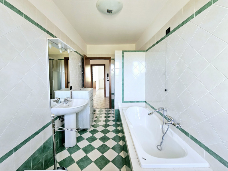 A Borgo Veneto, località Saletto, proponiamo in vendita splendida casa a schiera, comoda al centr...