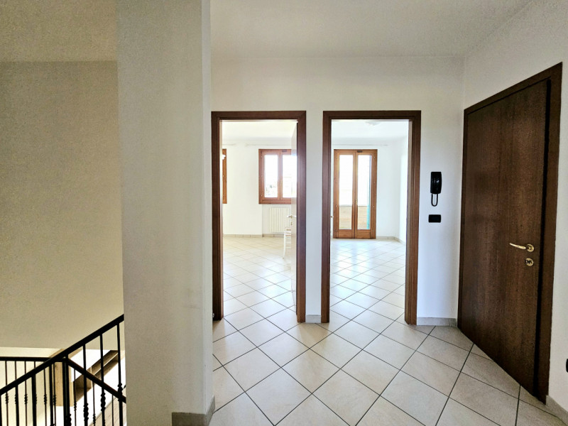 A Borgo Veneto, località Saletto, proponiamo in vendita splendida casa a schiera, comoda al centr...