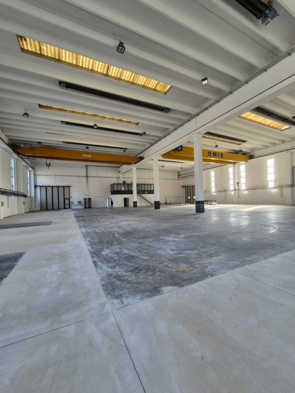 VELO D'ASTICO: CAPANNONE INDUSTRIALE DI 2000 IN AFFITTO - RIF. 8380 
AMPIA AREA DI MANOVRA - DUE ...