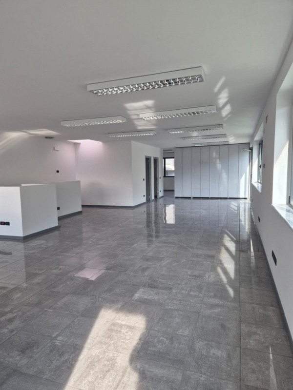 VELO D'ASTICO: CAPANNONE INDUSTRIALE DI 2000 IN AFFITTO - RIF. 8380 
AMPIA AREA DI MANOVRA - DUE ...