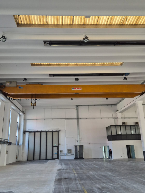 VELO D'ASTICO: CAPANNONE INDUSTRIALE DI 2000 IN AFFITTO - RIF. 8380 
AMPIA AREA DI MANOVRA - DUE ...