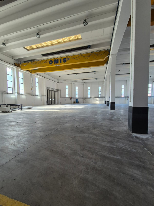 VELO D'ASTICO: CAPANNONE INDUSTRIALE DI 2000 IN AFFITTO - RIF. 8380 
AMPIA AREA DI MANOVRA - DUE ...