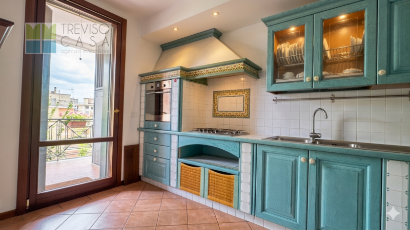 L'Agenzia Treviso Casa ha il piacere di proporre in locazione un prestigioso, elegante ed esclusi...