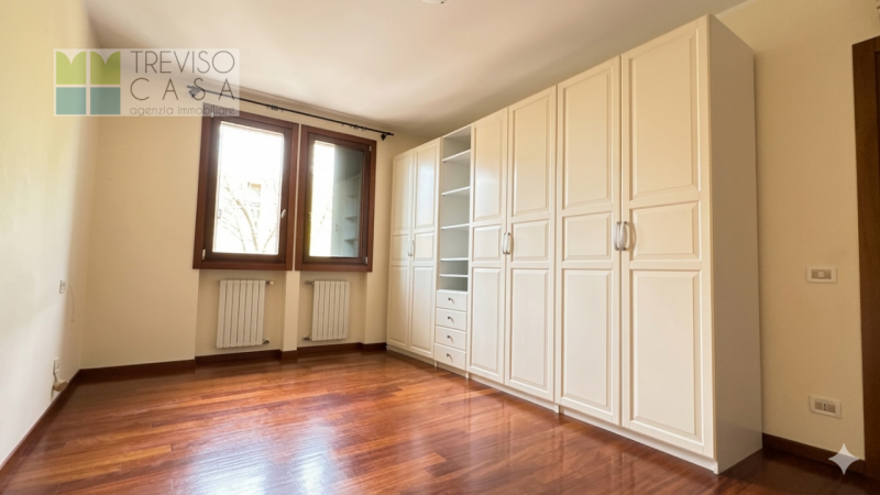 L'Agenzia Treviso Casa ha il piacere di proporre in locazione un prestigioso, elegante ed esclusi...