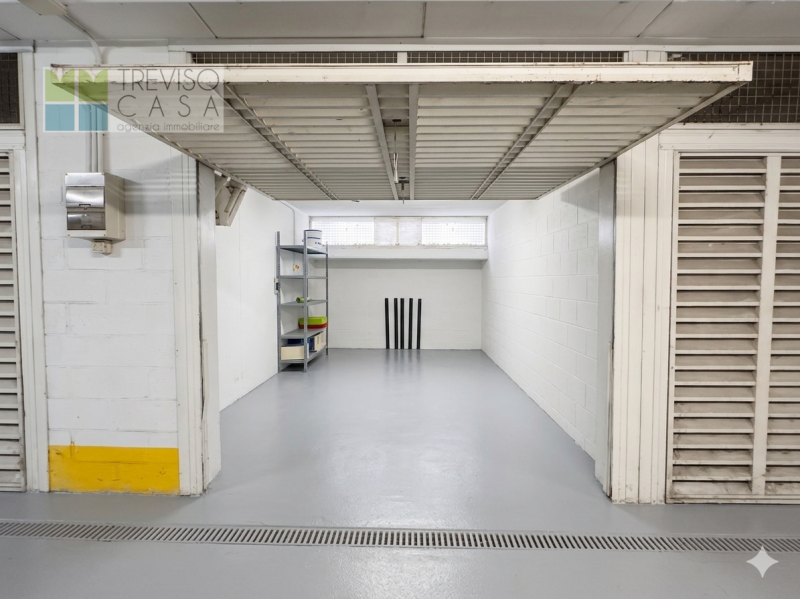 L'Agenzia Treviso Casa ha il piacere di proporre in locazione un prestigioso, elegante ed esclusi...