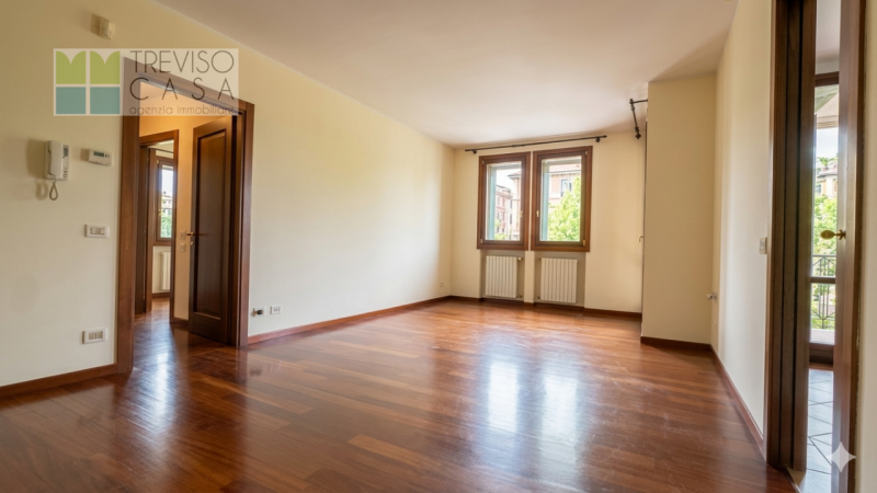 L'Agenzia Treviso Casa ha il piacere di proporre in locazione un prestigioso, elegante ed esclusi...