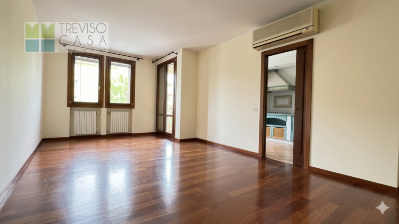 L'Agenzia Treviso Casa ha il piacere di proporre in locazione un prestigioso, elegante ed esclusi...