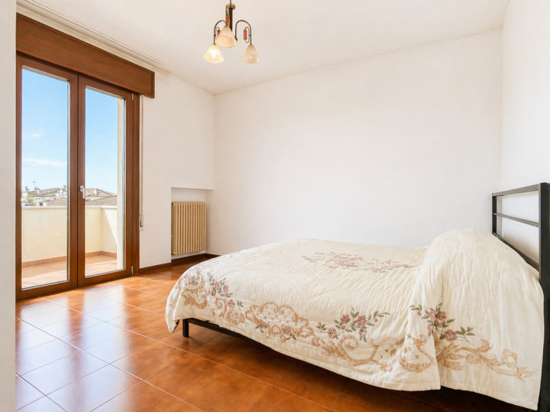 Proponiamo in vendita a Lerino, in un contesto residenziale tranquillo e ben abitato, un ampio e ...