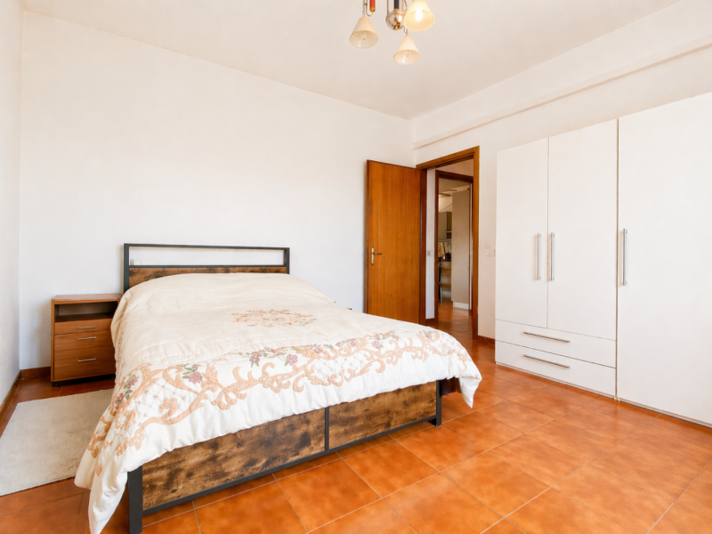 Proponiamo in vendita a Lerino, in un contesto residenziale tranquillo e ben abitato, un ampio e ...