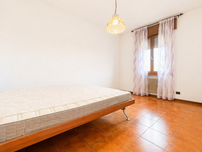 Proponiamo in vendita a Lerino, in un contesto residenziale tranquillo e ben abitato, un ampio e ...