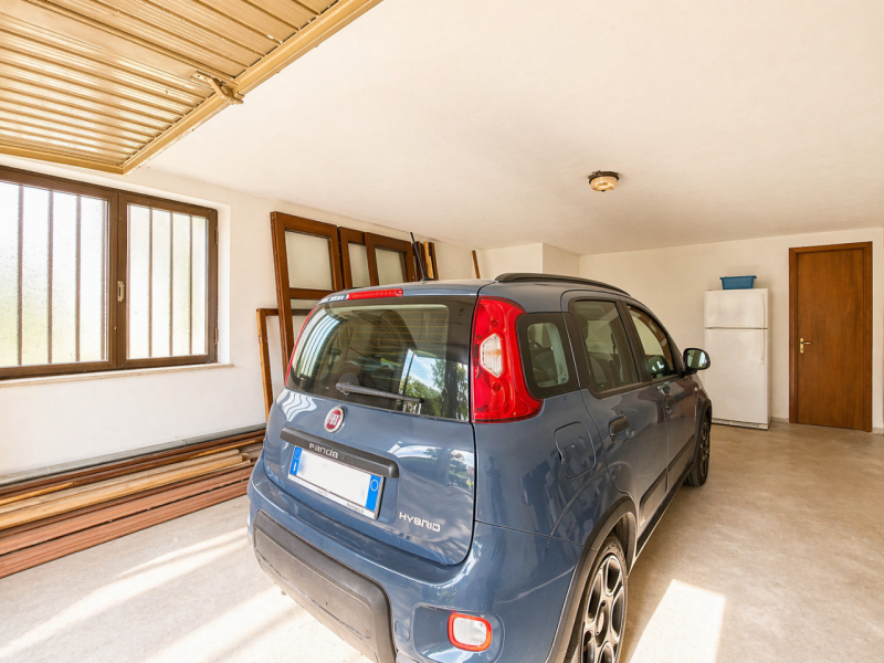 Proponiamo in vendita a Lerino, in un contesto residenziale tranquillo e ben abitato, un ampio e ...