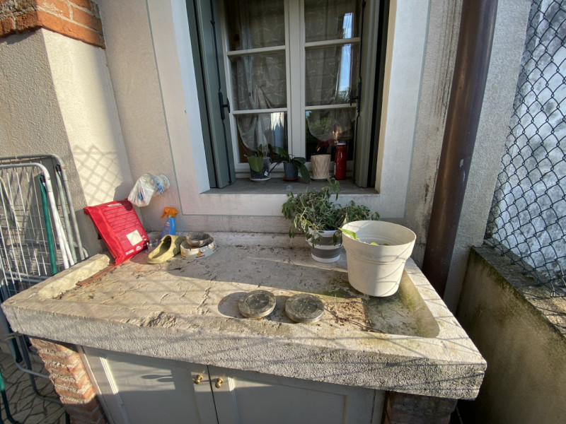 Nel cuore del centro storico di Caldogno, proponiamo in vendita una splendida porzione centrale d...