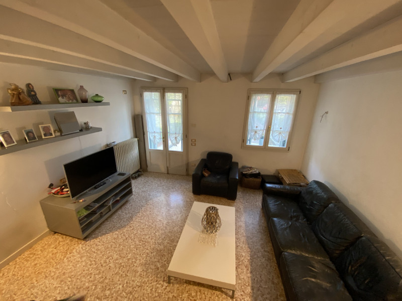 Nel cuore del centro storico di Caldogno, proponiamo in vendita una splendida porzione centrale d...