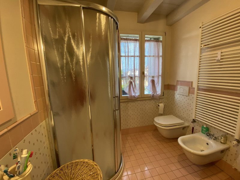 Nel cuore del centro storico di Caldogno, proponiamo in vendita una splendida porzione centrale d...