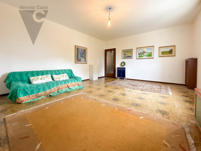 NOVENTA PADOVANA -  3 CAMERE PIANO INTERMEDIO
In zona residenziale tranquilla e servitissima di N...