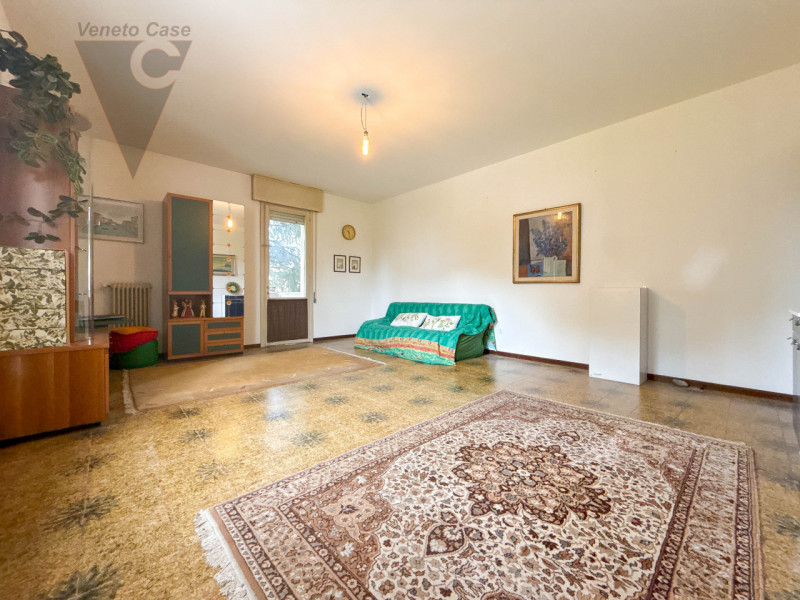 NOVENTA PADOVANA -  3 CAMERE PIANO INTERMEDIO
In zona residenziale tranquilla e servitissima di N...