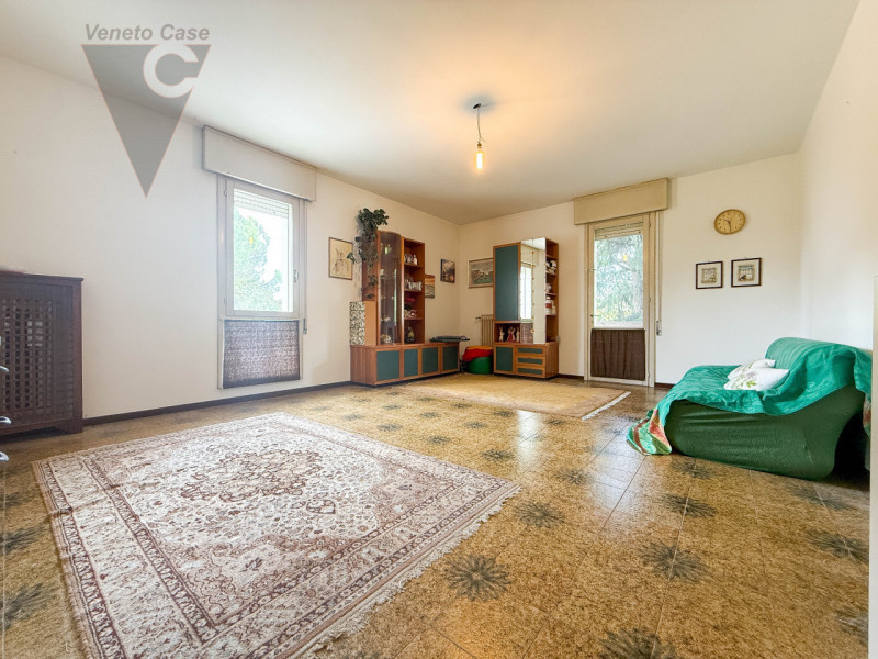 NOVENTA PADOVANA -  3 CAMERE PIANO INTERMEDIO
In zona residenziale tranquilla e servitissima di N...