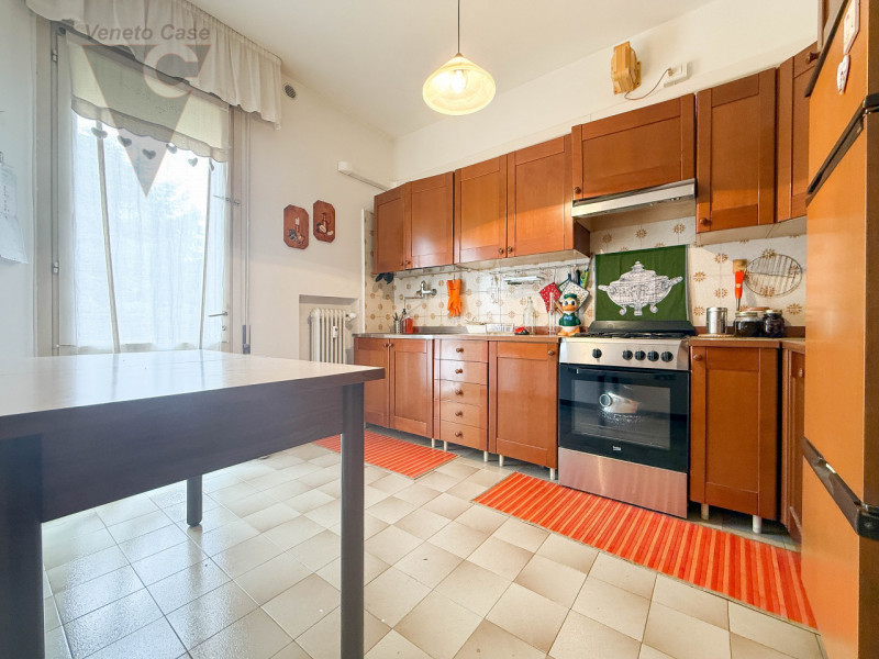 NOVENTA PADOVANA -  3 CAMERE PIANO INTERMEDIO
In zona residenziale tranquilla e servitissima di N...