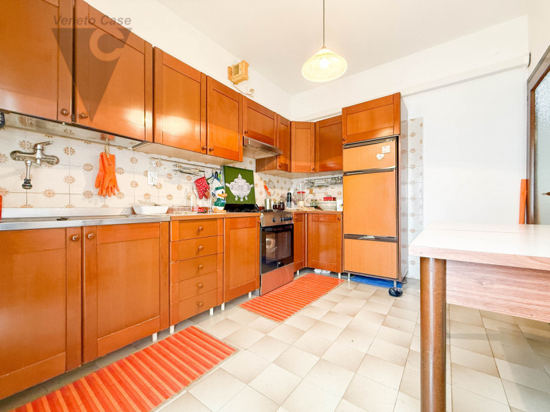 NOVENTA PADOVANA -  3 CAMERE PIANO INTERMEDIO
In zona residenziale tranquilla e servitissima di N...