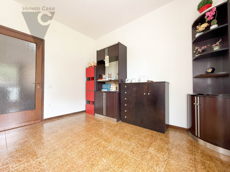 NOVENTA PADOVANA -  3 CAMERE PIANO INTERMEDIO
In zona residenziale tranquilla e servitissima di N...