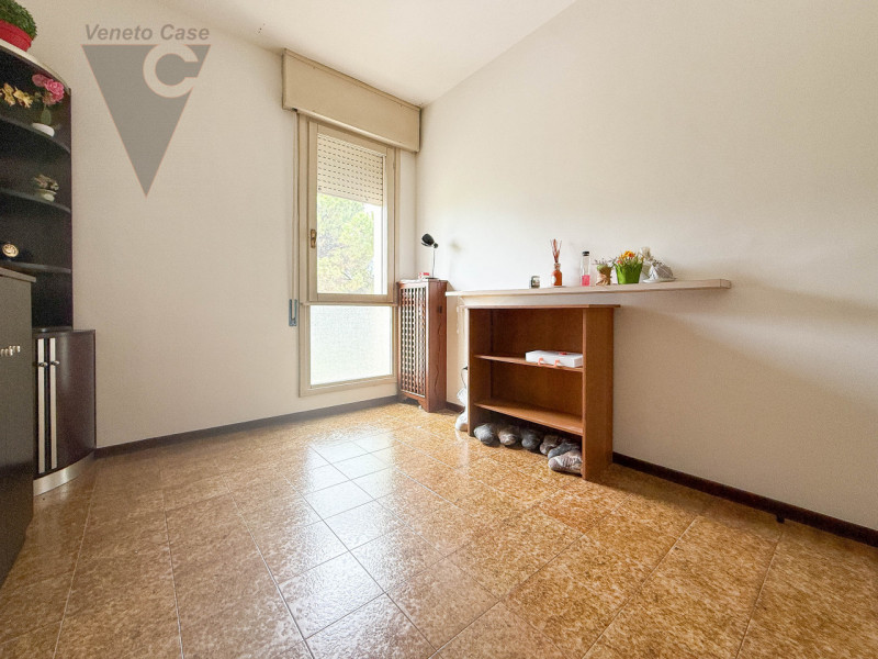 NOVENTA PADOVANA -  3 CAMERE PIANO INTERMEDIO
In zona residenziale tranquilla e servitissima di N...